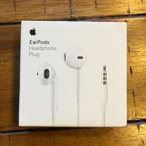 Apple EarPods with 3.5mm Plug - White NEW